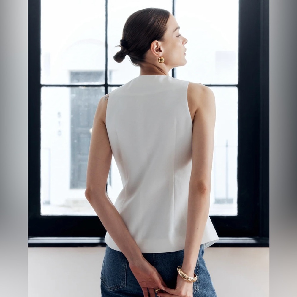Commense White Cotton & Linen Metal Button Solid Vest